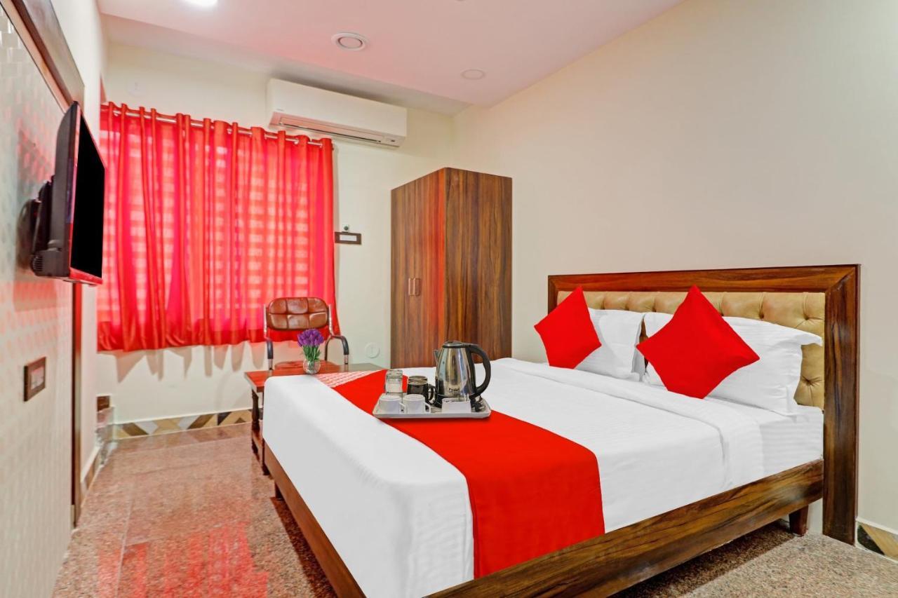 Heavens Inn Near Rasoolpura Metro Station Hyderabad Bagian luar foto