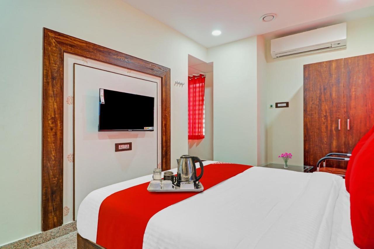 Heavens Inn Near Rasoolpura Metro Station Hyderabad Bagian luar foto
