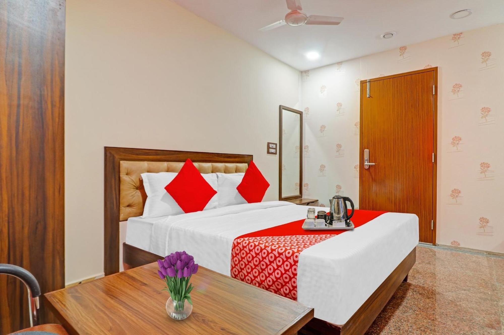 Heavens Inn Near Rasoolpura Metro Station Hyderabad Bagian luar foto