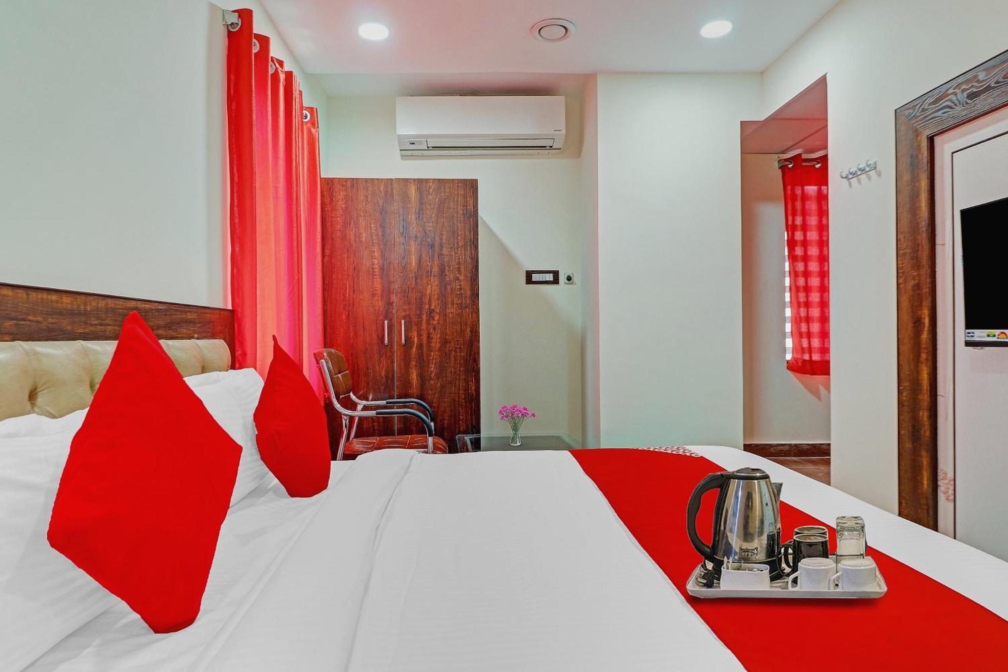 Heavens Inn Near Rasoolpura Metro Station Hyderabad Bagian luar foto