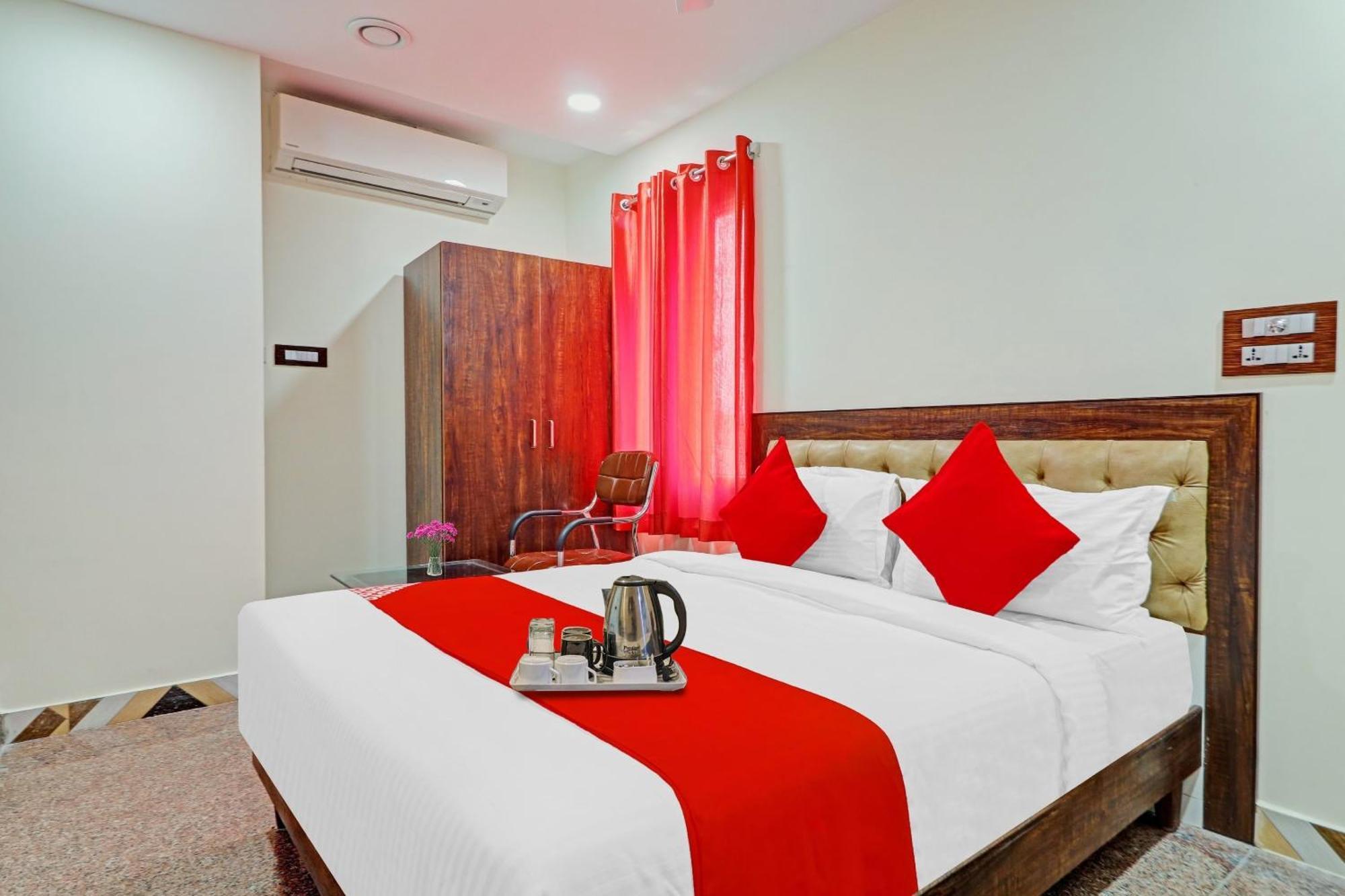 Heavens Inn Near Rasoolpura Metro Station Hyderabad Bagian luar foto