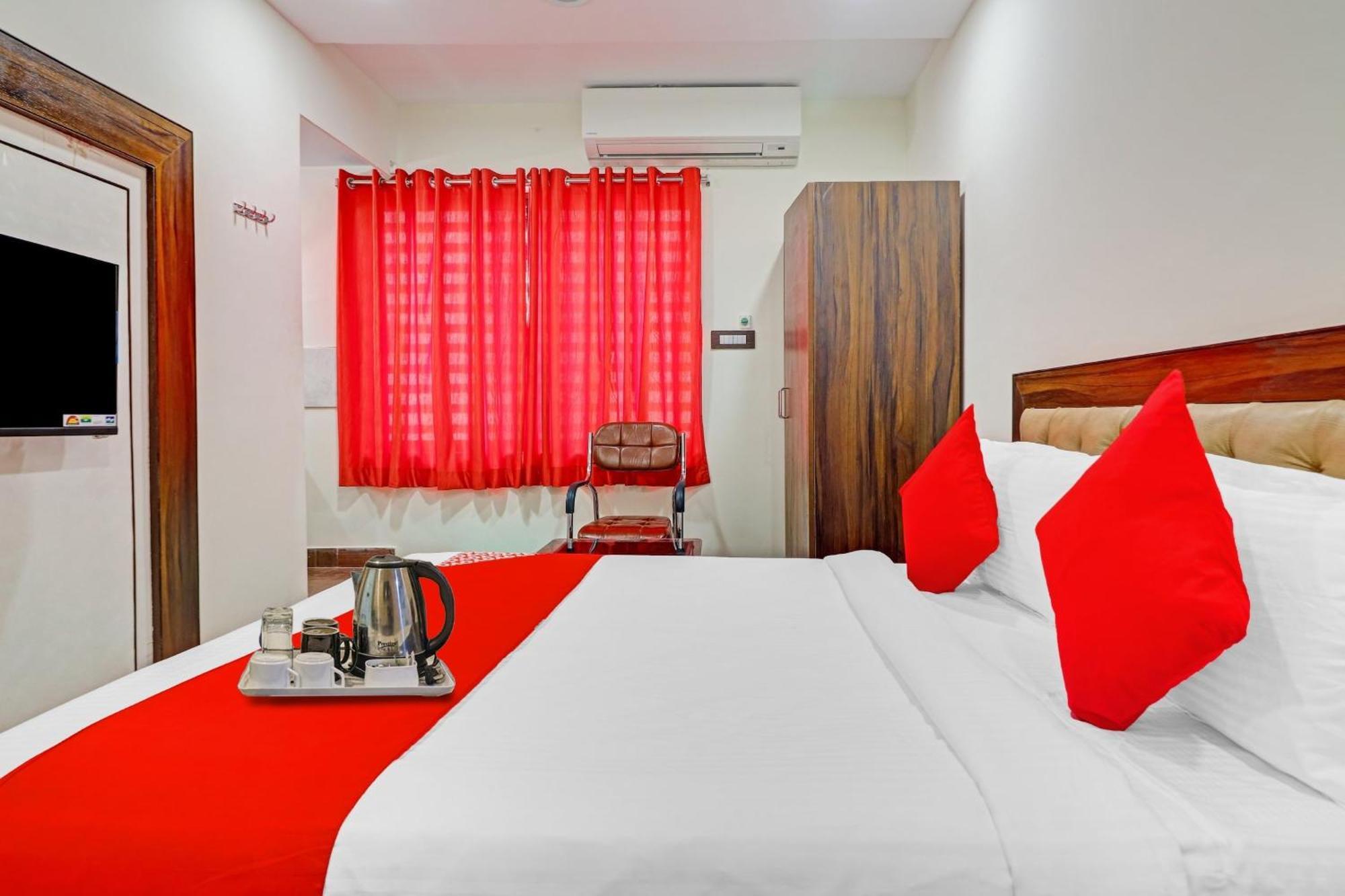 Heavens Inn Near Rasoolpura Metro Station Hyderabad Bagian luar foto