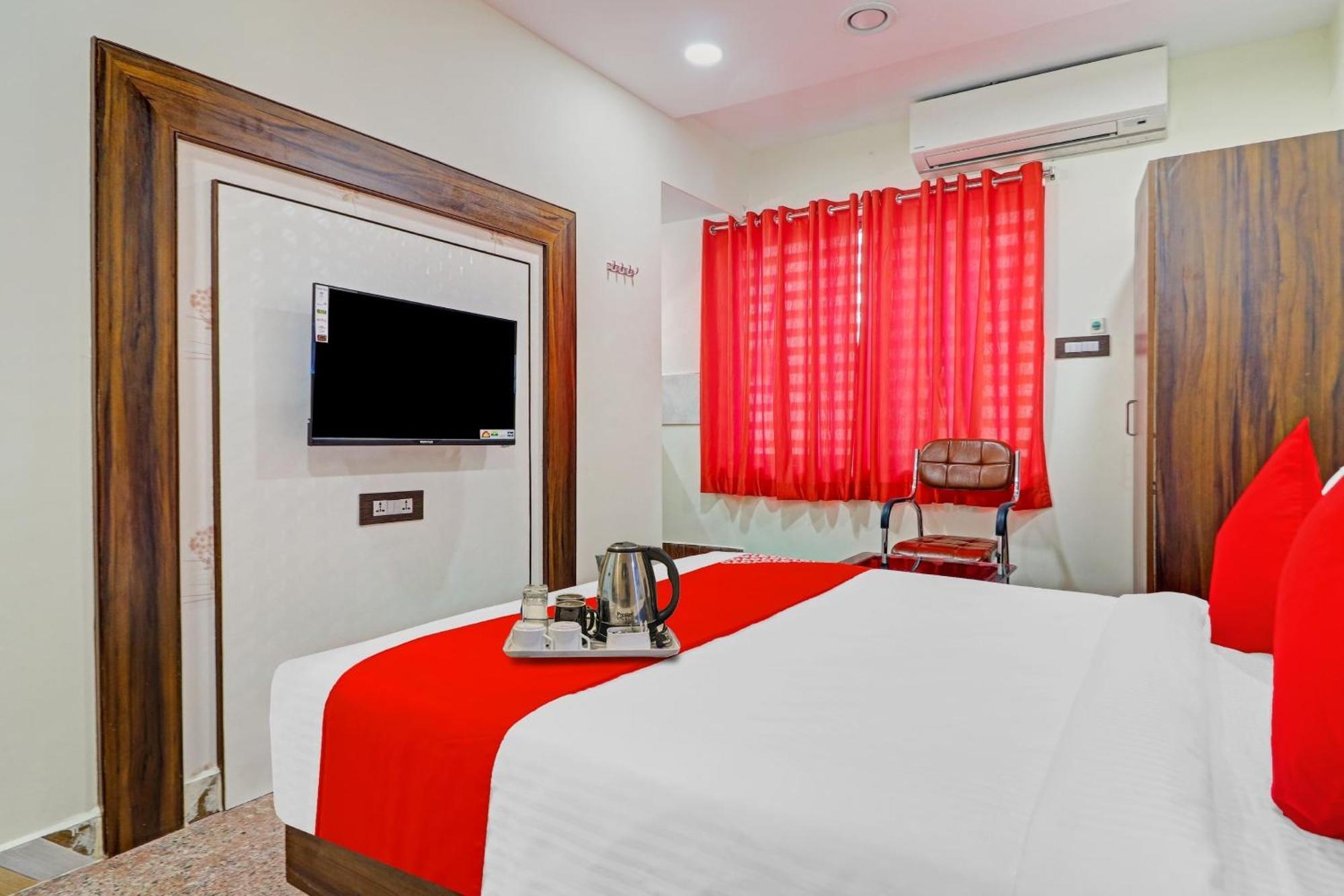 Heavens Inn Near Rasoolpura Metro Station Hyderabad Bagian luar foto