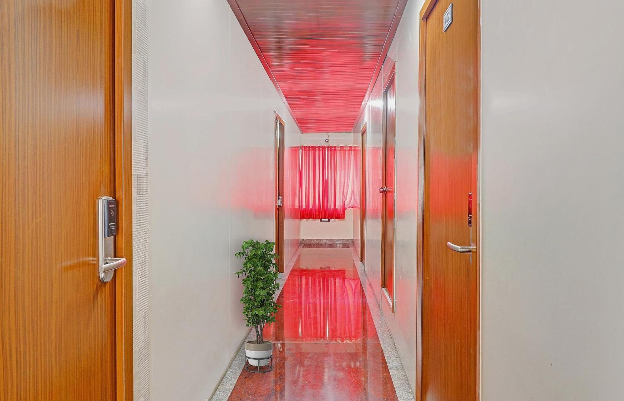 Heavens Inn Near Rasoolpura Metro Station Hyderabad Bagian luar foto