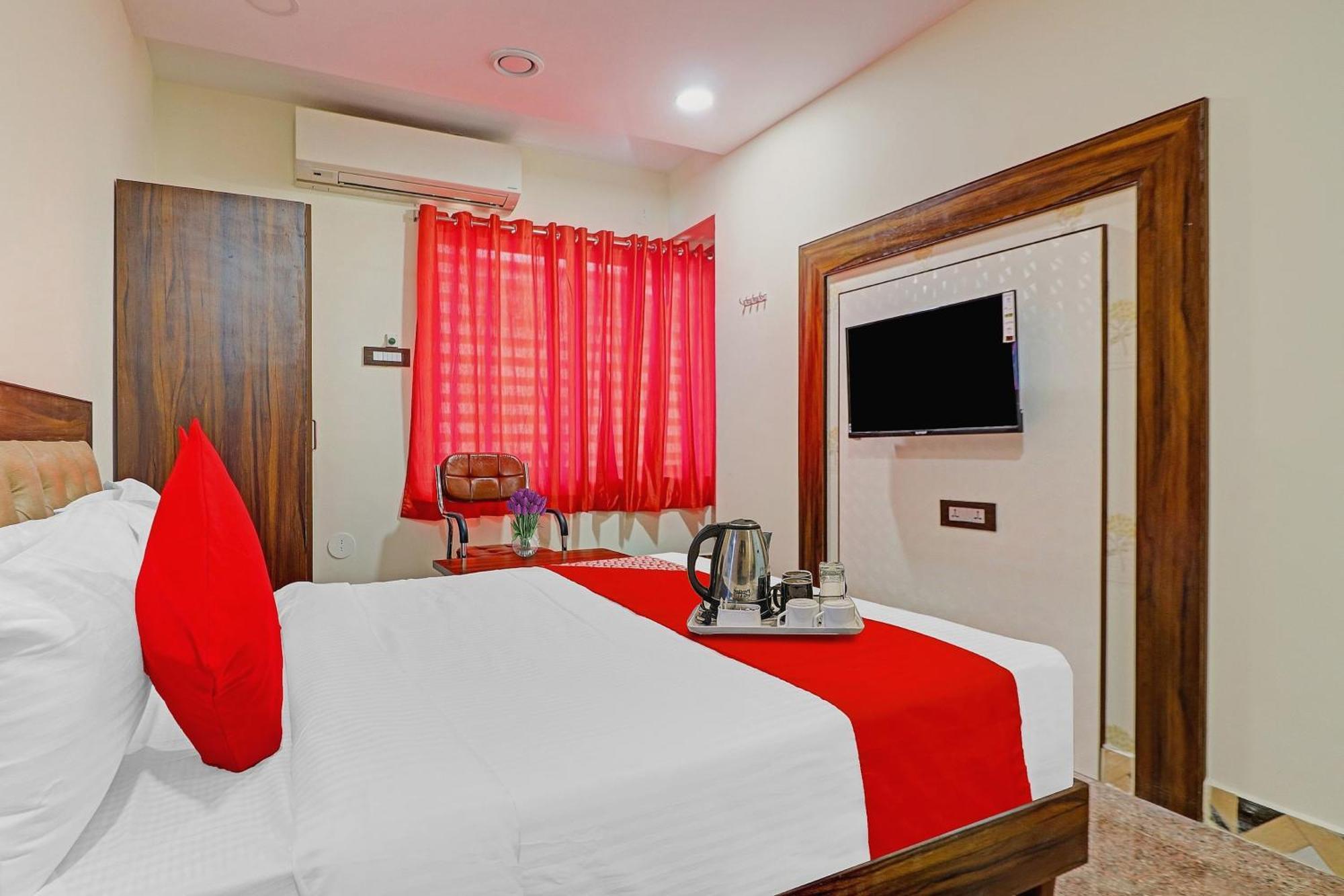 Heavens Inn Near Rasoolpura Metro Station Hyderabad Bagian luar foto